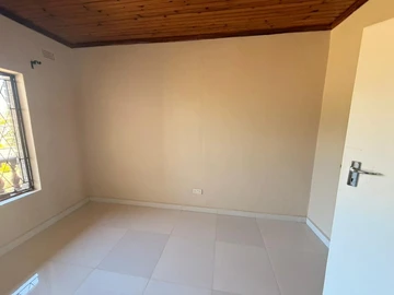 3 Bedroom Flat & Apartment