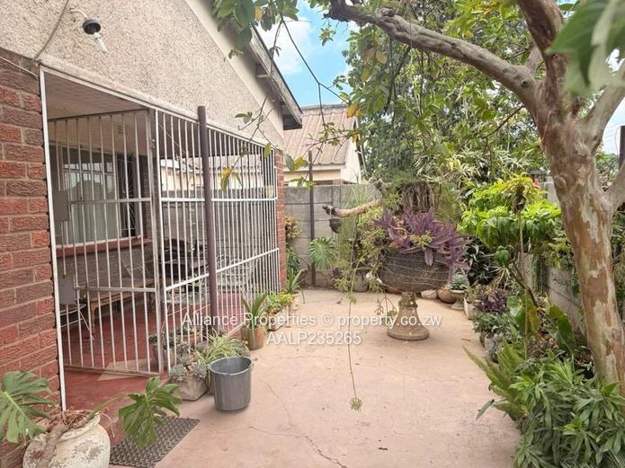 Charming & Well-Maintained Glenora A House with Deeds