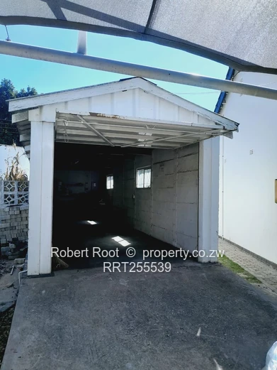4 Neat Bedroom House with a Swimming Pool for Rent in Sentosa