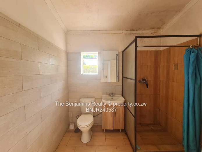 3 Bed 1 Bath Cottage to Let in Mt Pleasant 