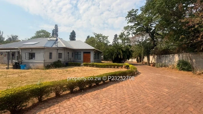 Newlands Office: 780m² with 10 Big Offices + a Conference Space on 6,100m² — Paved Drive & Borehole