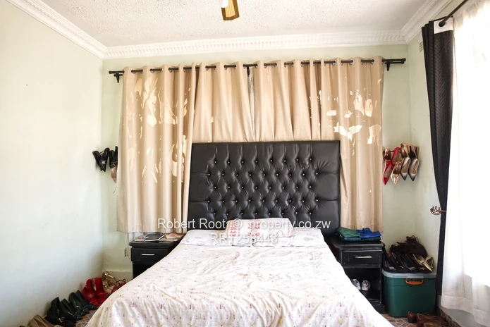 Spacious 5-Bed Westgate Home with Borehole & Large Bedrooms