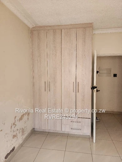 Spacious 4 Beds Glen View Home — Garage & Water Tank (Sole Mandate)