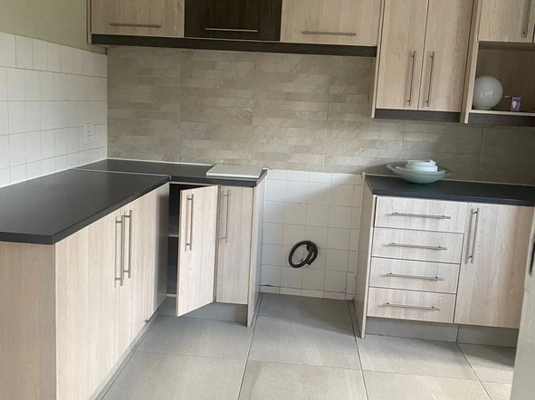 2 Bedroom Flat & Apartment