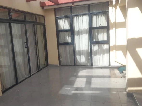 2 Bedroom Flat & Apartment