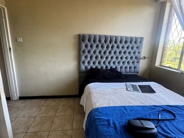 2 Bedroom Flat & Apartment