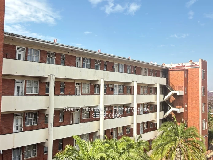 Flat To Let In The Avenues