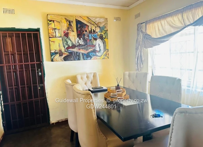 Neat 2 bed house for sale in Hatcliffe with deeds