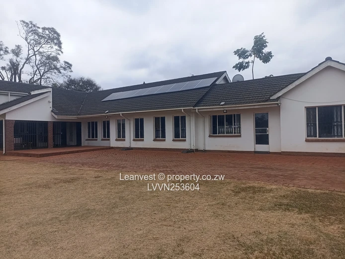 Vainona: 3-Bed Home on 4000m² with Pool & Borehole