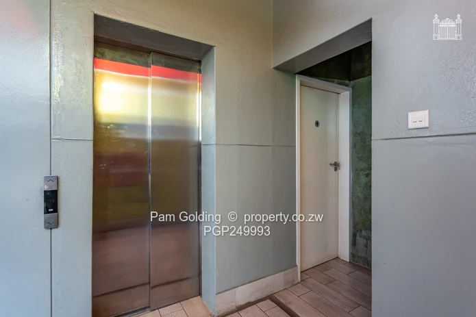 Commercial Offices For Rent in the Avenues 