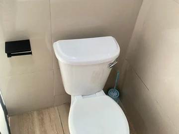 2 Bedroom Flat & Apartment