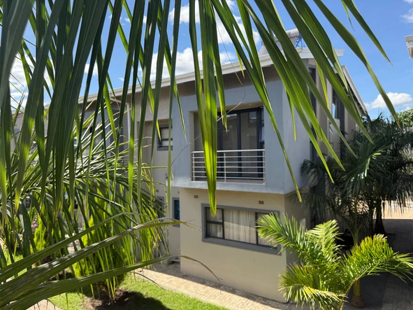 4 Bedroom Flat & Apartment