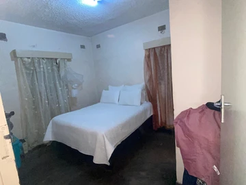 2 Bedroom Flat & Apartment