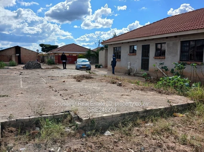 Marondera 250m² Stand with Concrete Slab & Services (Sole Mandate)