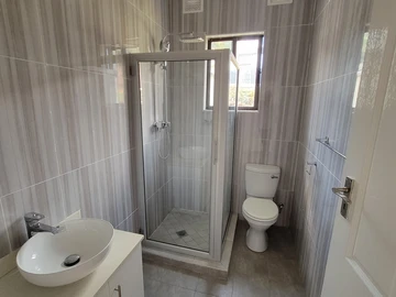 3 Bedroom Flat & Apartment