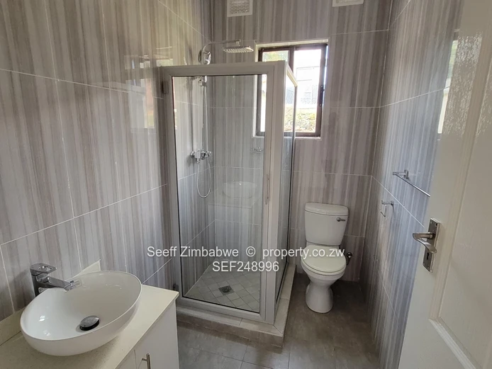 Modern 3-Bed Cluster Home — Private Garden, Pool, Gym, Close to Reekworth School