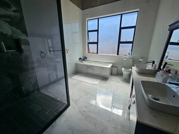 6 Bedroom House