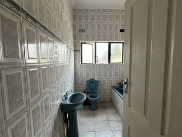 4 Bedroom Garden Flat