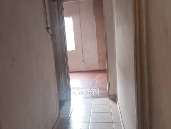 Walled, Paved 3-Bed Home with Verandah & Garden – Dzivarasekwa