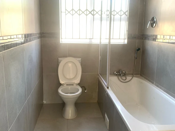 3 Bedroom Flat & Apartment