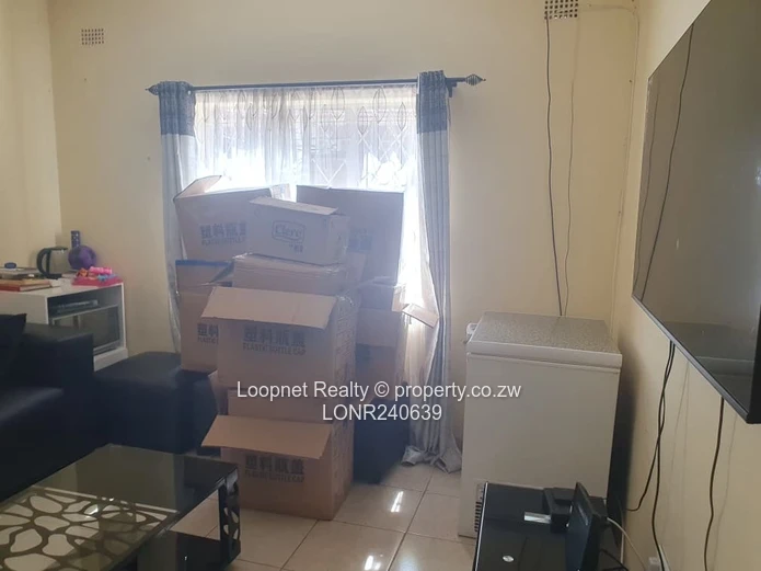 **Spacious 2-Bedroom Flat for Rent in Chitungwiza with Borehole** (Sole Mandate)
