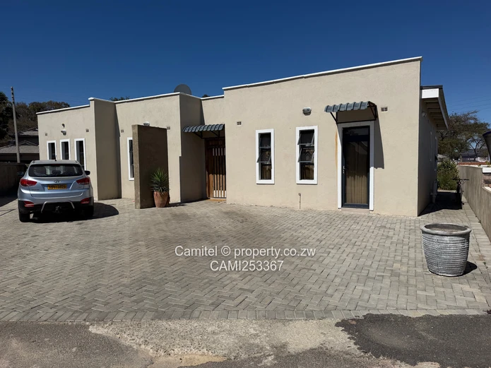 Arlington 4-Bed Townhouse Complex — Tiled Patio & Fitted Kitchen