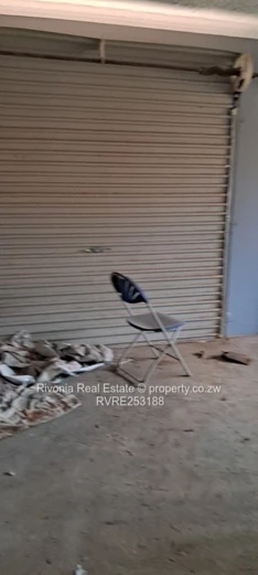 4-Bed Family Home in Nharira — 2440m² with Borehole