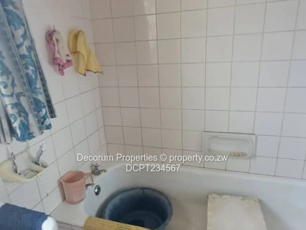 4-Bed Emerald Hill Home on 2030m² with Borehole & Driveway