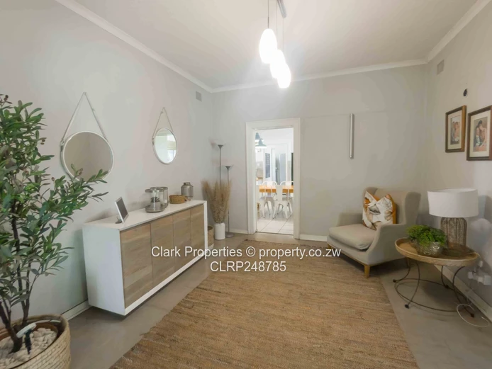 Wonderful Family Home Plus Spacious Cottage (Sole Mandate)