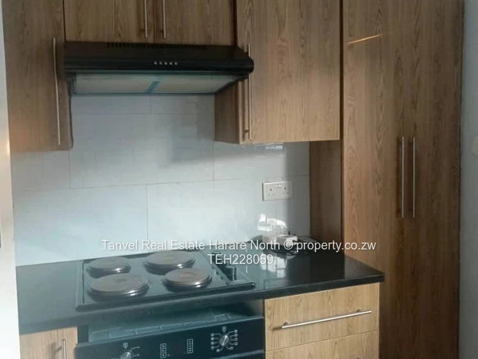 A Captivating house in Aspindale park With 4 beds,mes,lounge, dining,modern fitted kitchen.