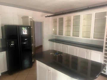 6 Bedroom House