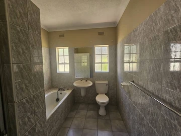 3 Bedroom Garden Flat