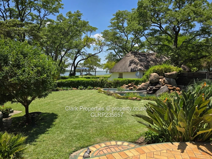 Tranquil 3-Bedroom Retreat with Stunning Lake Views