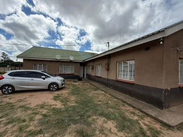 2 Bedroom Flat & Apartment