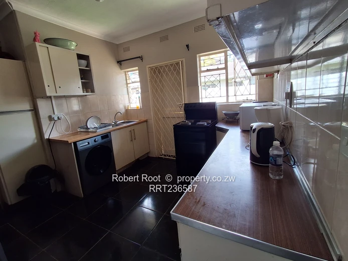 Neat 3 Bed Flat To Rent In Avondale