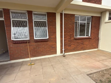 2 Bedroom Flat & Apartment
