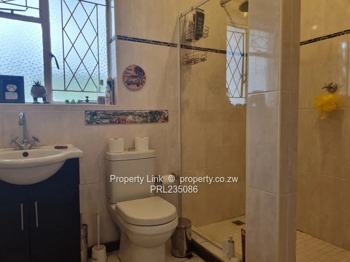 Home With Views, Pool & Self-Contained Cottage!