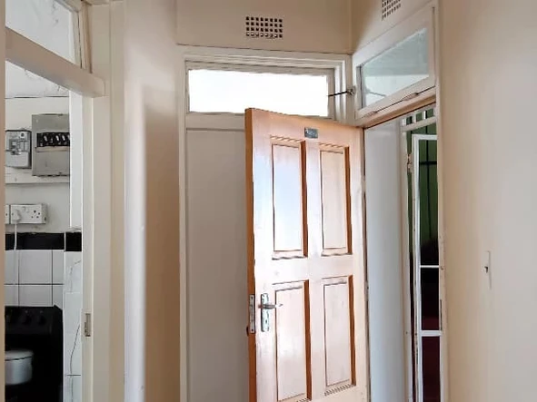 2 Bedroom Flat & Apartment