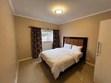 4 Bedroom Flat & Apartment