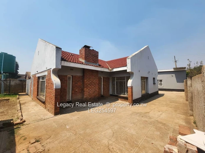 Spacious 3-Bed New Marlborough — Fitted Kitchen, Tiled Baths & Cottage (Sole Mandate)