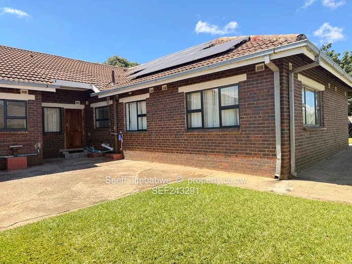 Exceptional 5-Bedroom Executive Home with Self-Contained Cottage – Old Windsor