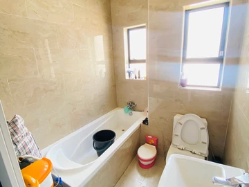 3 Bedroom Flat & Apartment