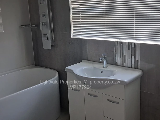 Neat Townhouse in Westgate