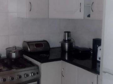 2 Bedroom Flat & Apartment