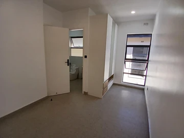 2 Bedroom Flat & Apartment