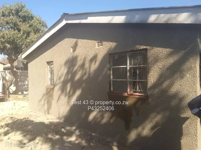 Neat 2-Bed House with Yard in St. Marys, Chitungwiza