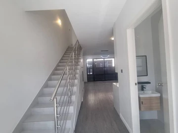 2 Bedroom Flat & Apartment