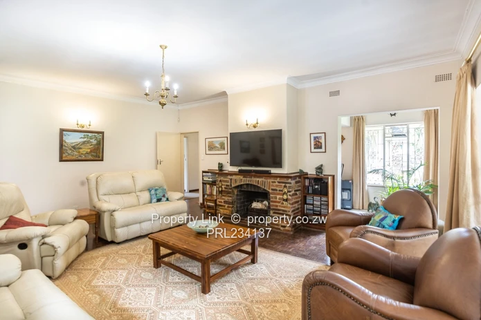 Timeless Family Home On 1 Acre With Borehole (Sole Mandate)