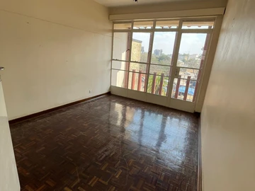 2 Bedroom Flat & Apartment