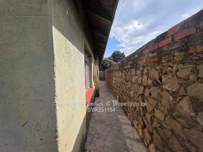 Chitungwiza Unit F House For Sale 